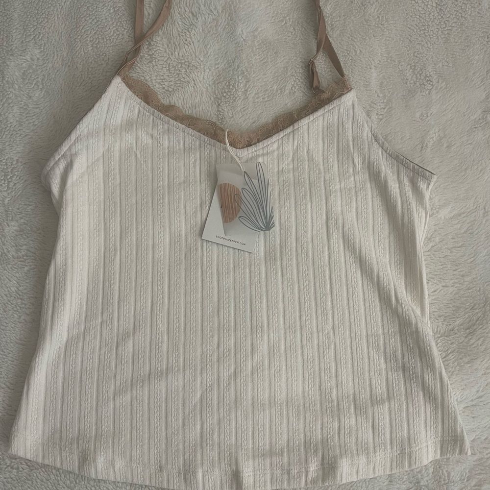 Blu Pepper Cream Cami with Lace Detail NWT - Picture 2 of 5